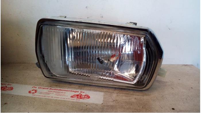 Używane Reflektor lewy Audi 100 Cena € 125,00 Procedura marży oferowane przez de Graaf autodemontage B.V.