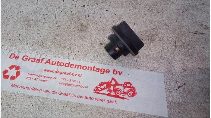 Używane Oprawa reflektora Renault Scenic Cena € 7,50 Procedura marży oferowane przez de Graaf autodemontage B.V.