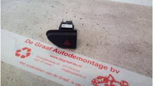 Used Panic lighting switch Renault Clio IV (5R) 0.9 Energy TCE 90 12V Price € 10,00 Margin scheme offered by de Graaf autodemontage B.V.