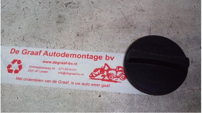 Gebrauchte Ölkappe Hyundai i10 (B5) 1.2 16V Preis € 10,00 Margenregelung angeboten von de Graaf autodemontage B.V.