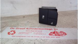 Used ESP switch Hyundai i10 (B5) 1.2 16V Price € 15,00 Margin scheme offered by de Graaf autodemontage B.V.