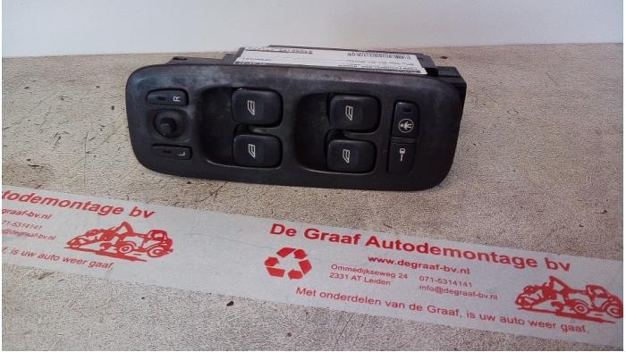 Usados Interruptor combinado de ventanillas Volvo V70 (SW) 2.4 T 20V Precio € 50,00 Norma de margen ofrecido por de Graaf autodemontage B.V.