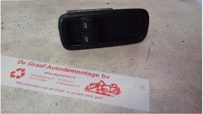 Usados Interruptor combinado de ventanillas Ford Fiesta 6 (JA8) 1.25 16V Precio € 20,00 Norma de margen ofrecido por de Graaf autodemontage B.V.