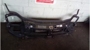 Front från en Opel Vivaro 2.5 DTI 16V 2004