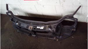 Front från en Opel Vivaro 2.5 DTI 16V 2004