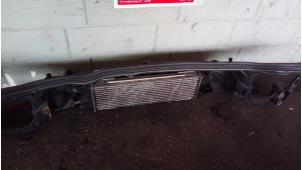 Front från en Opel Vivaro 2.5 DTI 16V 2004