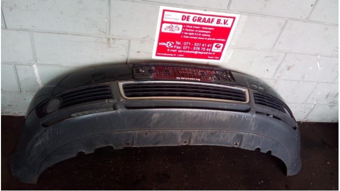 Usados Parachoques Audi A4 (B6) 2.4 V6 30V Precio € 85,00 Norma de margen ofrecido por de Graaf autodemontage B.V.