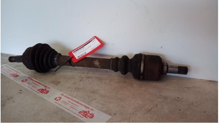 Front drive shaft, left from a Peugeot 307 CC (3B) 2.0 16V 2004