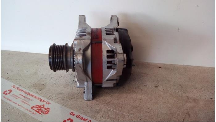 Dynamo van een Chrysler Voyager/Grand Voyager (RG/RS) 2.5 CRD 16V 2007