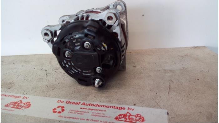 Dynamo van een Chrysler Voyager/Grand Voyager (RG/RS) 2.5 CRD 16V 2007