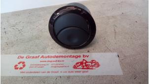 Used Dashboard vent Dacia Duster (HS) 1.5 dCi Price € 20,00 Margin scheme offered by de Graaf autodemontage B.V.