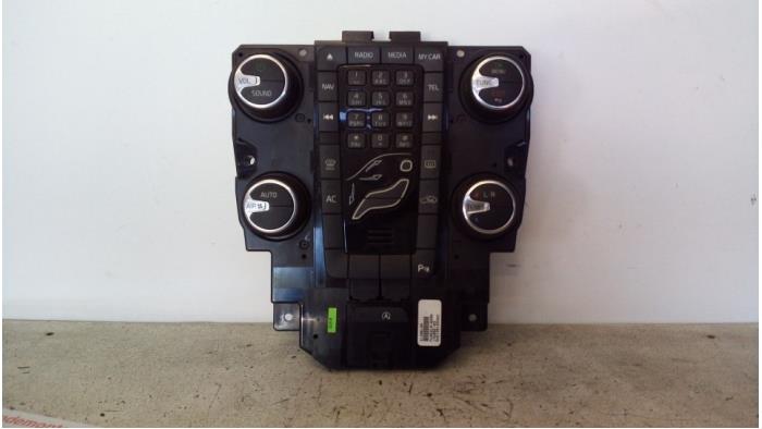 Panel de control de calefacción de un Volvo V40 Cross Country (MZ) 1.6 T4 GTDi 16V 2014