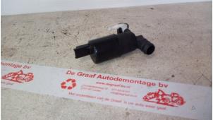 Gebrauchte Scheibensprüherpumpe vorne Renault Grand Scénic II (JM) 1.6 16V Preis € 10,00 Margenregelung angeboten von de Graaf autodemontage B.V.
