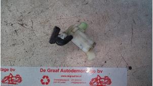 Używane Pompa spryskiwacza przód Honda Jazz (GE6/GE8/GG/GP) 1.2 VTEC 16V Cena € 15,00 Procedura marży oferowane przez de Graaf autodemontage B.V.