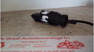Used Windscreen washer pump Volkswagen New Beetle (9C1/9G1) 2.0 Price € 10,00 Margin scheme offered by de Graaf autodemontage B.V.