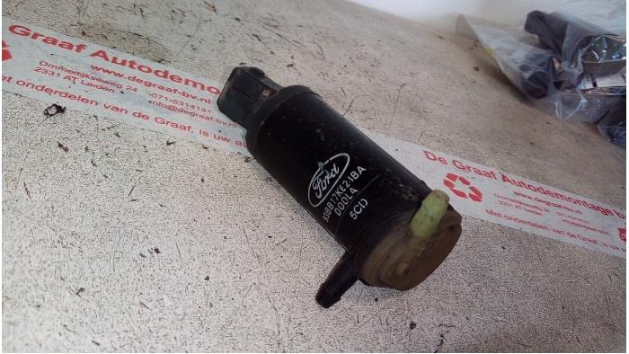 Bomba de limpiaparabrisas delante de un Ford Escort 6 (AAL/ABL) 1.6 16V 1996