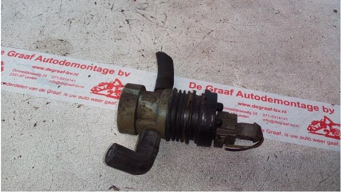 Begagnade Bränsletrycksregulator Mercedes SLK Pris € 25,00 Marginaltabell erbjuds av de Graaf autodemontage B.V.