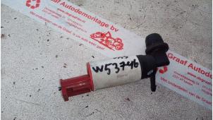 Usados Bomba de limpiaparabrisas delante Volvo V40 (VW) 2.0 16V Precio € 10,00 Norma de margen ofrecido por de Graaf autodemontage B.V.