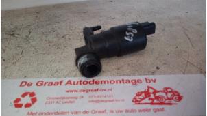 Usados Bomba de limpiaparabrisas delante Peugeot 107 1.0 12V Precio € 7,50 Norma de margen ofrecido por de Graaf autodemontage B.V.