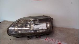 Used Headlight, left Renault Safrane I 2.2i Si 8V Price € 25,00 Margin scheme offered by de Graaf autodemontage B.V.