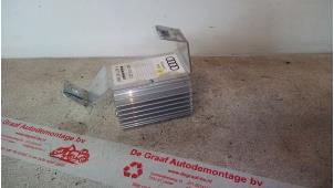 Used Radio amplifier Audi A2 (8Z0) 1.4 16V Price € 25,00 Margin scheme offered by de Graaf autodemontage B.V.