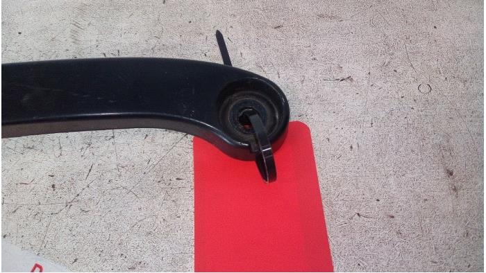 Front wiper arm from a Peugeot Expert (G9) 2.0 HDiF 16V 130 2013
