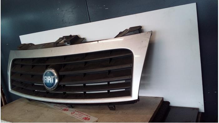 Grille from a Fiat Scudo 2010