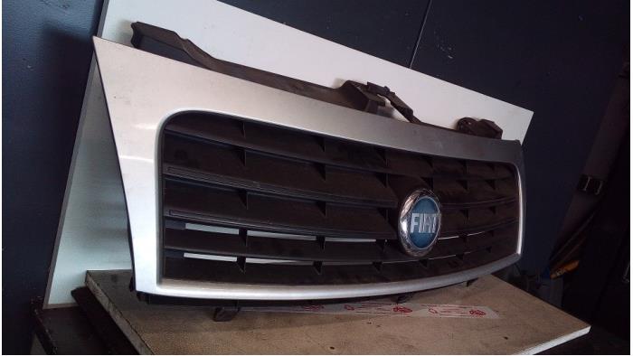 Grille from a Fiat Scudo 2010