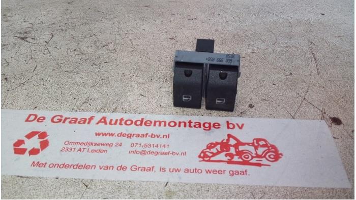 Używane Przelacznik combi okienny Volkswagen Polo IV (9N1/2/3) 1.4 16V Cena € 7,50 Procedura marży oferowane przez de Graaf autodemontage B.V.