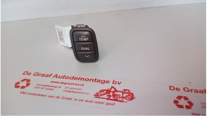 Usados Interruptor Lexus LS (F4) 430 4.3 32V VVT-i Precio € 100,00 Norma de margen ofrecido por de Graaf autodemontage B.V.