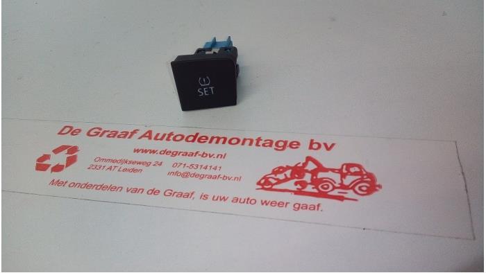Begagnade Tryckströmvakt Volkswagen Passat CC (357) 1.8 TSI 16V Pris € 12,50 Marginaltabell erbjuds av de Graaf autodemontage B.V.