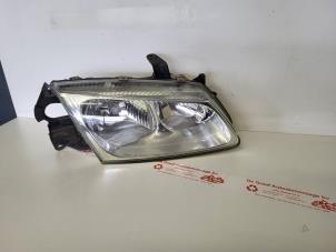 Używane Reflektor prawy Nissan Almera (N16) 1.5 16V Cena € 25,00 Procedura marży oferowane przez de Graaf autodemontage B.V.