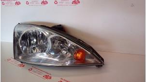 Used Headlight, right Ford Focus 1 1.6 16V Price € 30,00 Margin scheme offered by de Graaf autodemontage B.V.