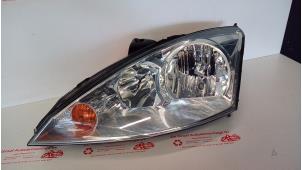Used Headlight, left Ford Focus 1 1.6 16V Price € 30,00 Margin scheme offered by de Graaf autodemontage B.V.