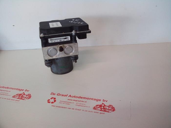 Begagnade ABS-pump Audi A4 Avant (B7) Pris € 55,00 Marginaltabell erbjuds av de Graaf autodemontage B.V.