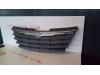 Grille from a Chrysler Voyager/Grand Voyager (RG), 2000 / 2008 2.4i 16V, MPV, Petrol, 2.429cc, 108kW (147pk), FWD, EDZ, 2004-03 / 2007-12 2007