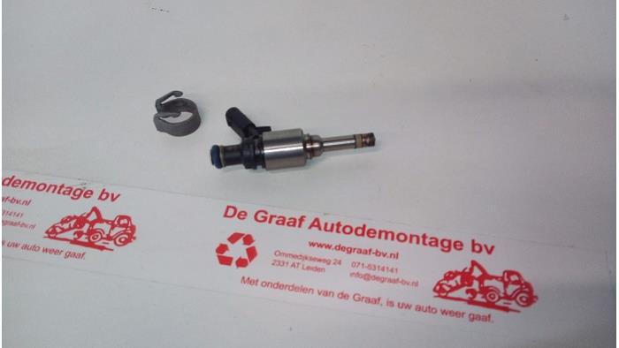 Injector (petrol injection) from a Volkswagen Passat CC (357) 1.8 TSI 16V 2010