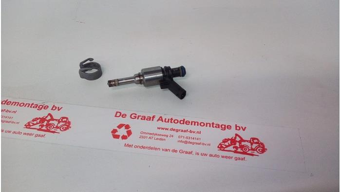 Injector (petrol injection) from a Volkswagen Passat CC (357) 1.8 TSI 16V 2010