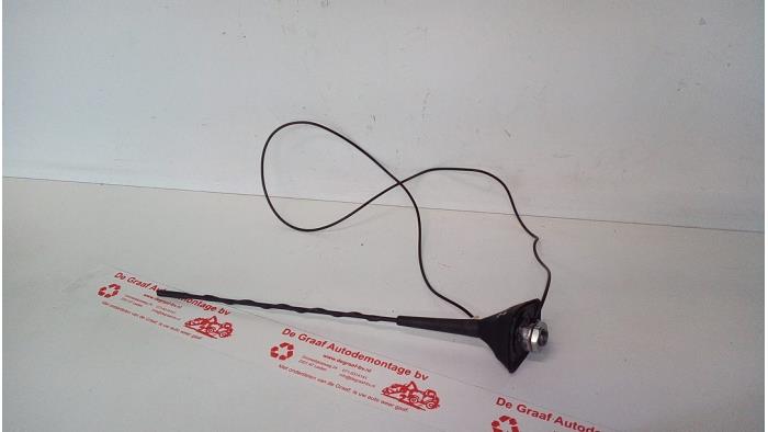 Antenna from a Renault Clio IV (5R) 0.9 Energy TCE 90 12V 2014