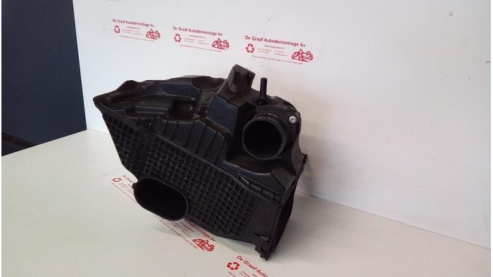 Air box from a Renault Clio IV (5R) 0.9 Energy TCE 90 12V 2014
