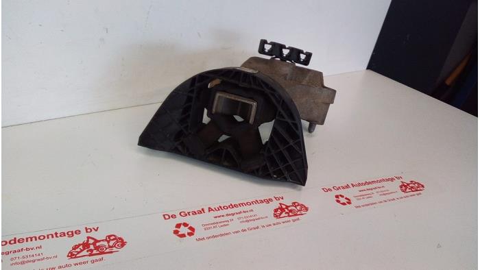 Engine mount from a Renault Clio IV (5R) 0.9 Energy TCE 90 12V 2014