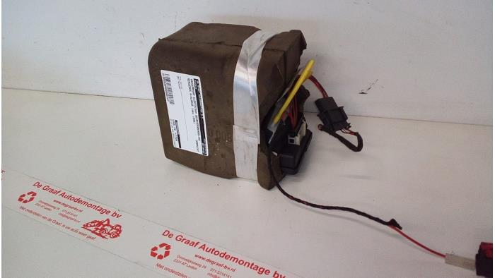 Electric central locking vacuum pump from a Mercedes-Benz A (W168) 1.6 A-160 1998