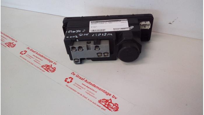 Electric central locking vacuum pump from a Mercedes-Benz C (W202) 1.8 C-180 16V 2000