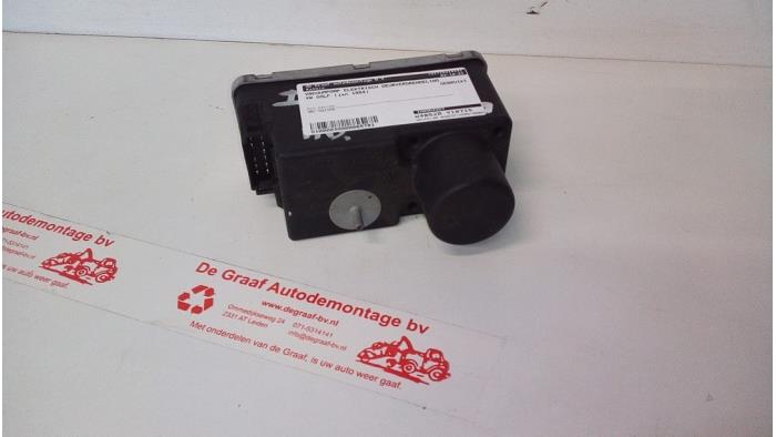 Electric central locking vacuum pump from a Volkswagen Golf III Variant (1H5) 1.8 GT 1994