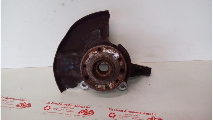Knuckle, front right from a Opel Signum (F48) 3.0 CDTI V6 24V 2006