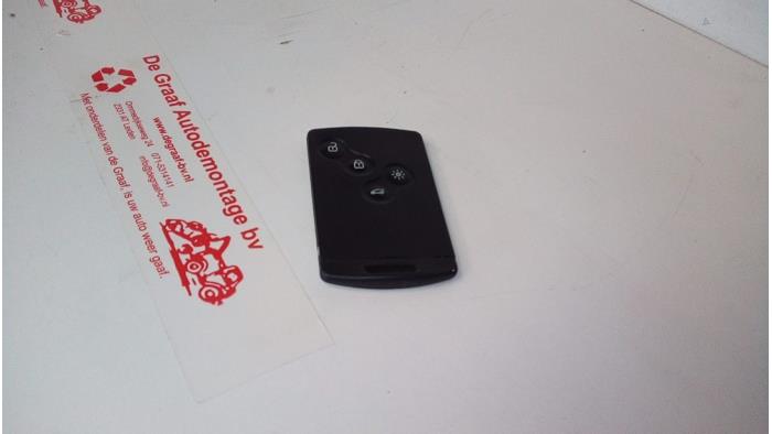 Key card from a Renault Clio IV (5R) 0.9 Energy TCE 90 12V 2014