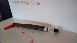 Used Rear shock absorber, right Renault Clio IV (5R) 0.9 Energy TCE 90 12V Price € 25,00 Margin scheme offered by de Graaf autodemontage B.V.