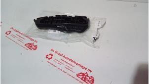 Used Front bumper bracket, right Toyota Auris Price € 15,00 Margin scheme offered by de Graaf autodemontage B.V.