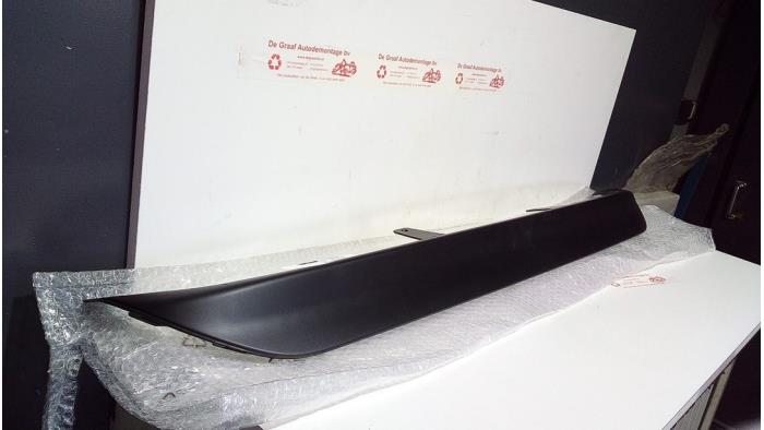 Spojler tylnego zderzaka z Peugeot 208 2015