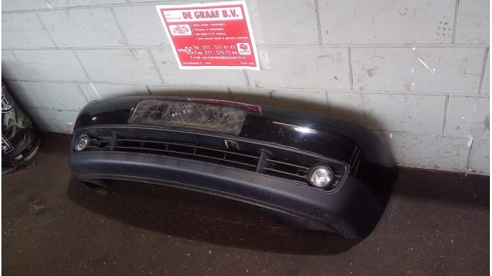 Front bumper from a Volkswagen Lupo (6X1) 1.4 16V 75 2000